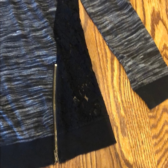 Grey sweatshirt with lace detail - Picture 2 of 3